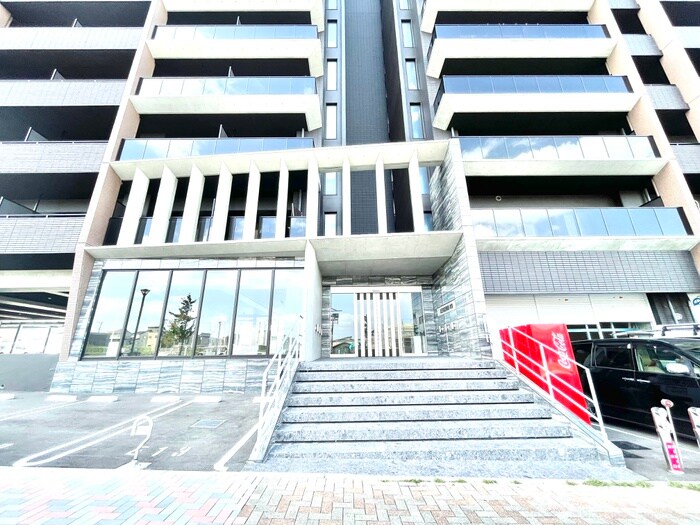 物件外観写真3　(エントランス部分)