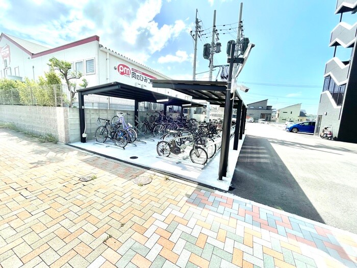 物件外観写真5　(駐輪場)