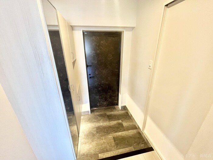 物件内観写真12　(玄関)