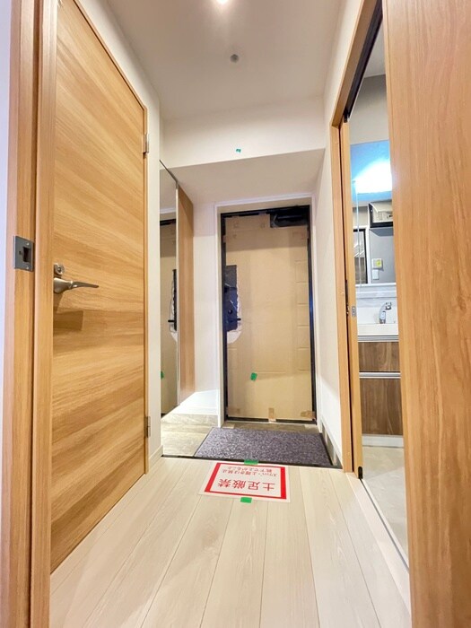 物件内観写真13　(玄関)