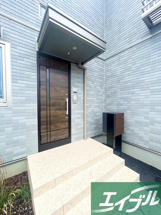物件外観写真4　(エントランス部分)