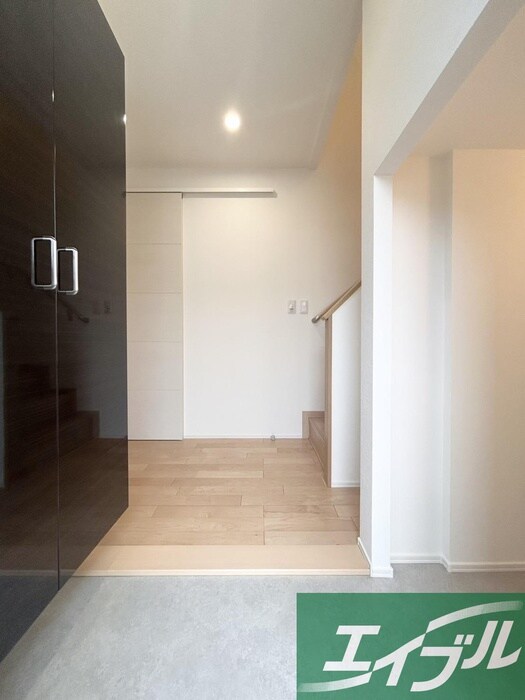 物件内観写真16　(玄関)