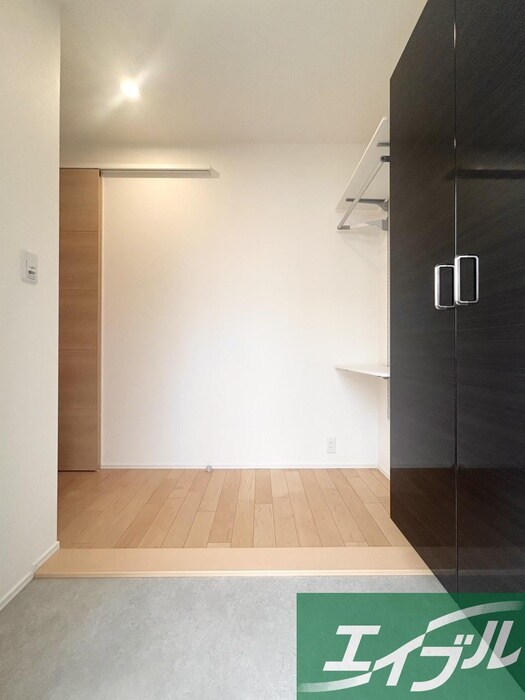 物件内観写真16　(玄関)