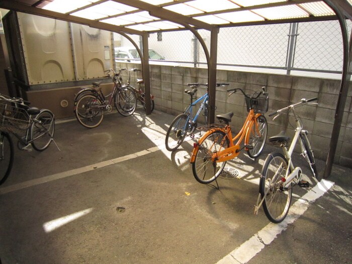 物件外観写真3　(駐輪場)