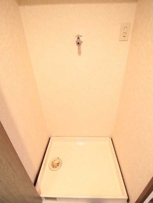 物件内観写真12　(洗濯機置場)