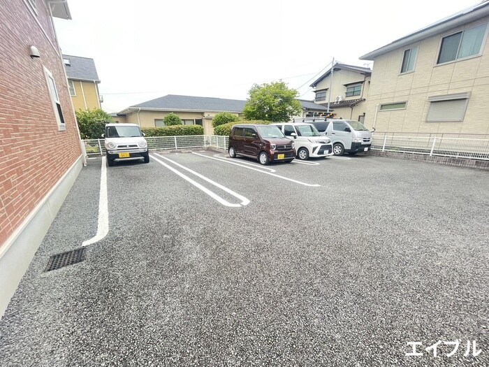 物件外観写真2　(駐車場)