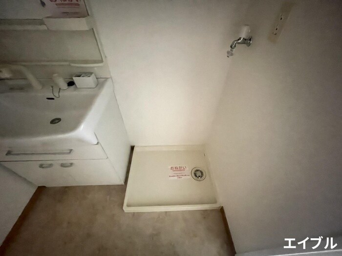 物件内観写真8　(洗濯機置場)