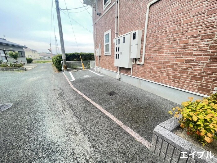 物件外観写真4　(駐車場)