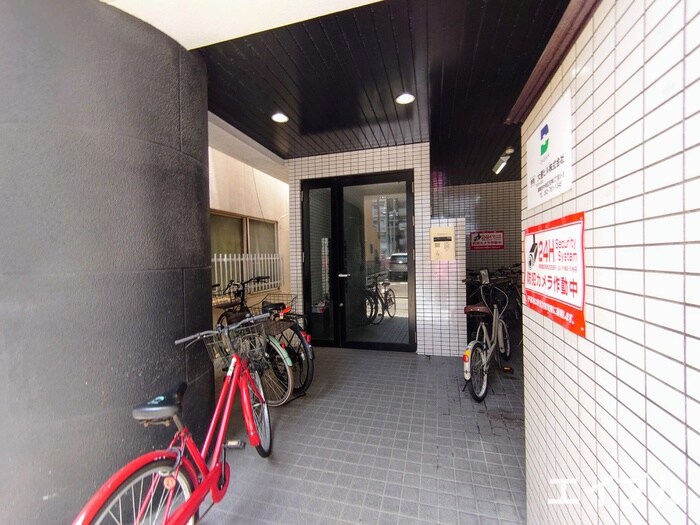物件外観写真2　(エントランス部分)