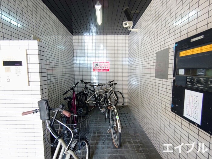 物件外観写真4　(駐輪場)