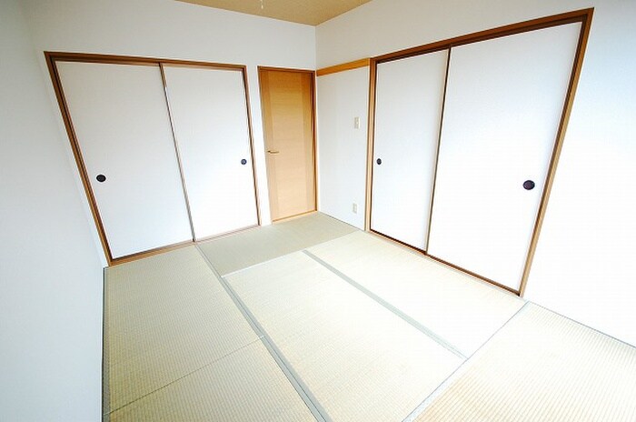 物件内観写真4　(居室)