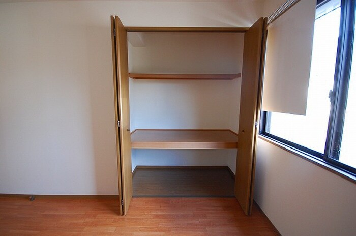 物件内観写真6　(収納)