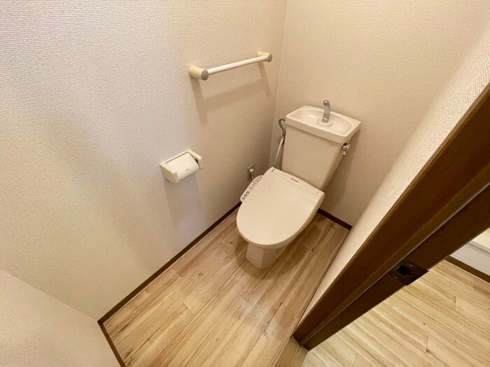 物件内観写真8　(トイレ)