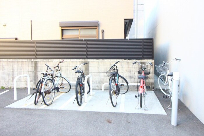 物件外観写真2　(駐輪場)