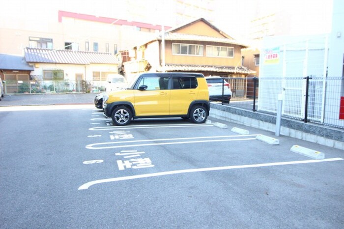 物件外観写真4　(駐車場)