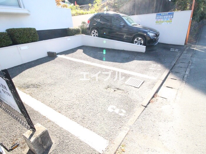 物件外観写真2　(駐車場)