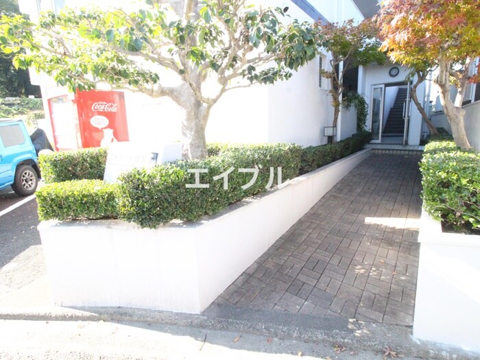 物件外観写真4　(エントランス部分)