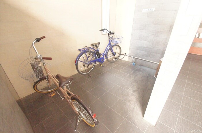 物件外観写真5　(駐輪場)