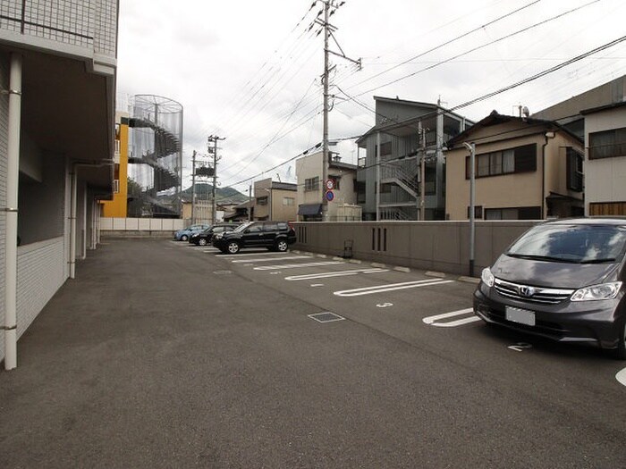 物件外観写真4　(駐車場)