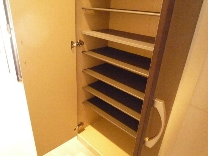 物件内観写真10　(玄関)