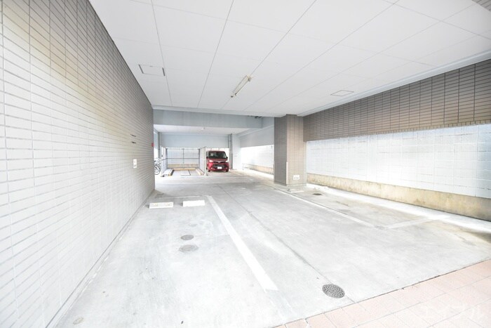 物件外観写真4　(駐車場)