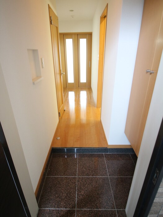 物件内観写真9　(玄関)