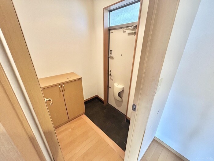 物件内観写真10　(玄関)