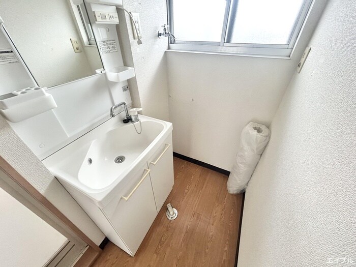 物件内観写真11　(洗濯機置場)