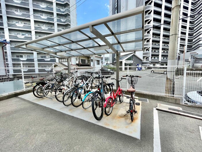 物件外観写真3　(駐輪場)
