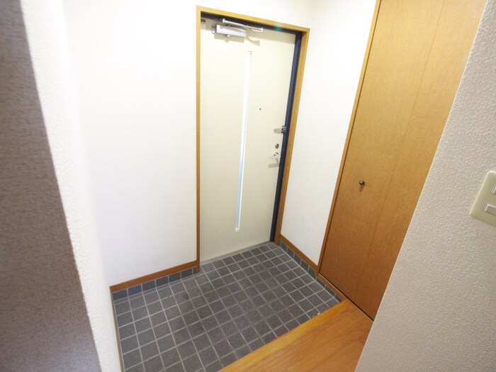 物件内観写真13　(玄関)