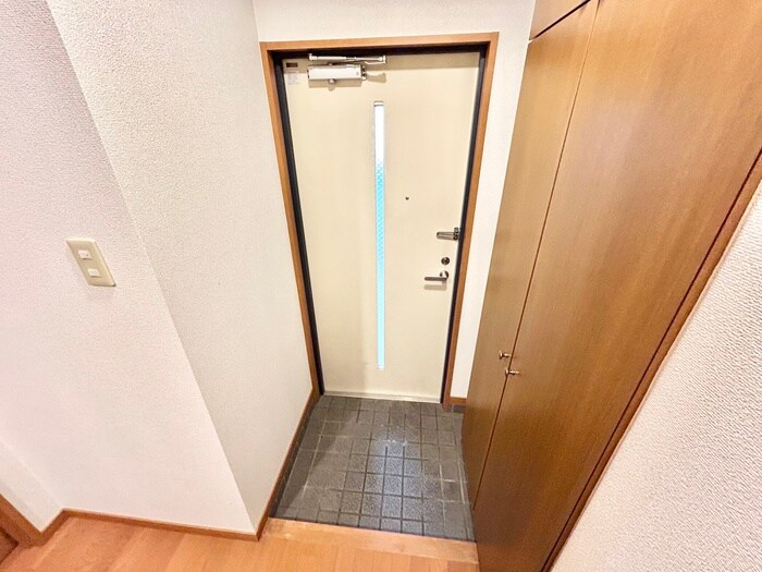 物件内観写真13　(玄関)