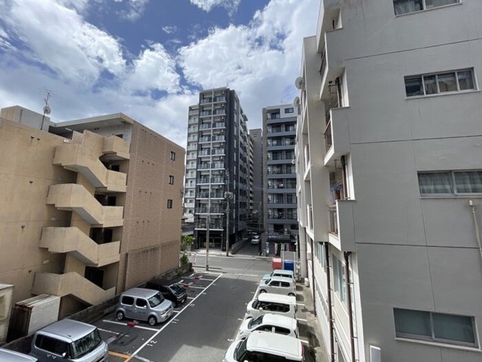 物件内観写真7　(室内からの展望)