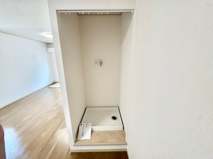 物件内観写真9　(洗濯機置場)