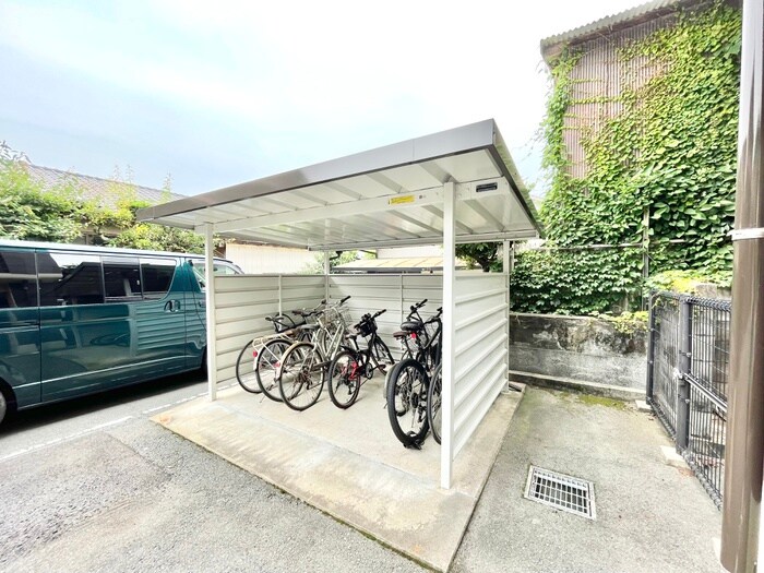 物件外観写真3　(駐輪場)