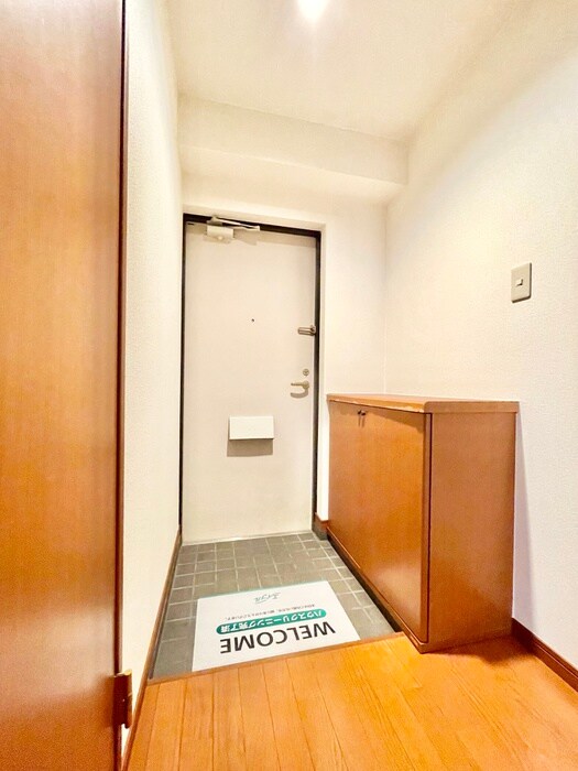 物件内観写真12　(玄関)