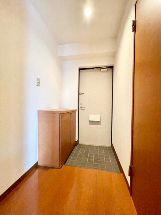 物件内観写真12　(玄関)