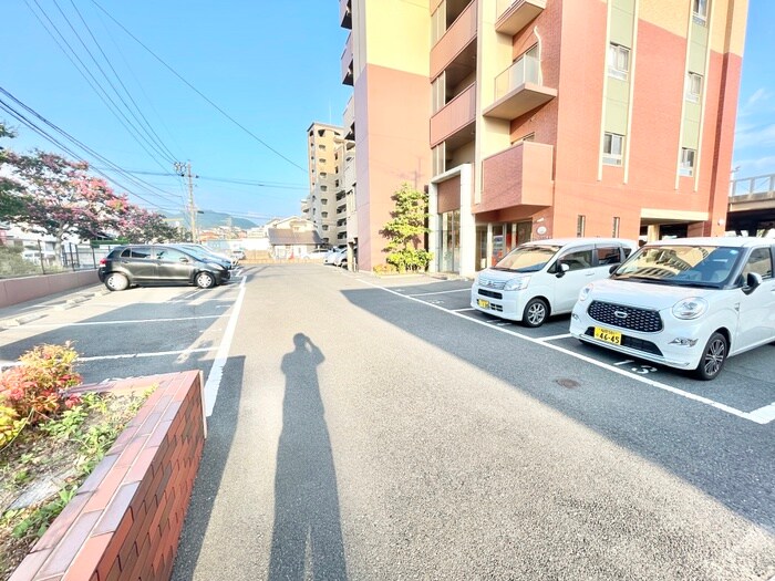 物件外観写真2　(駐車場)