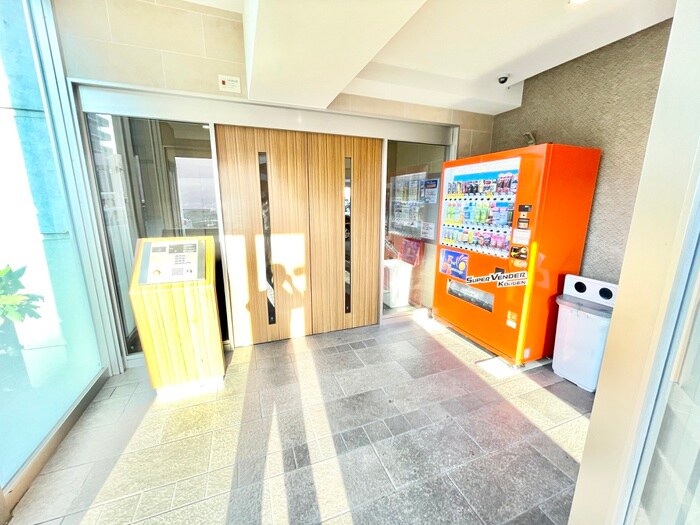 物件外観写真3　(エントランス部分)