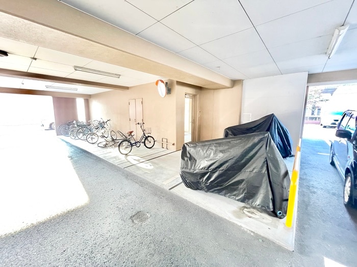 物件外観写真5　(駐輪場)