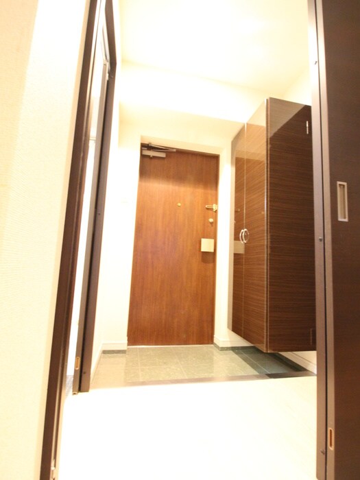 物件内観写真12　(玄関)
