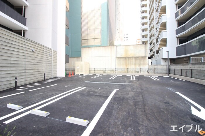 物件外観写真5　(駐車場)