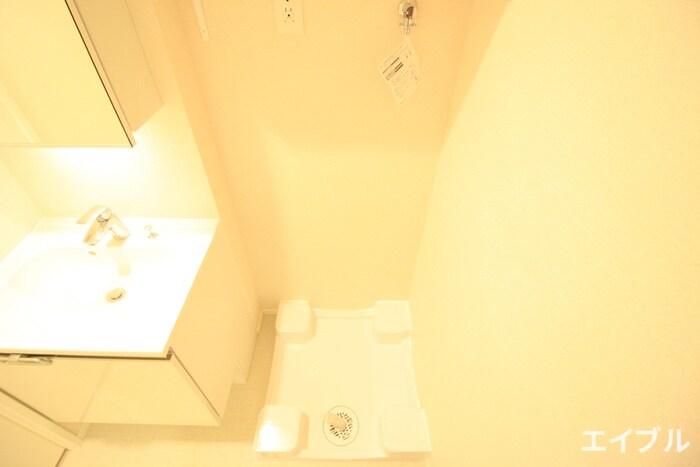 物件内観写真12　(洗濯機置場)