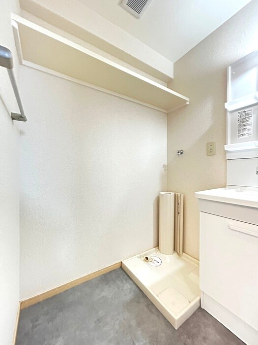 物件内観写真12　(洗濯機置場)