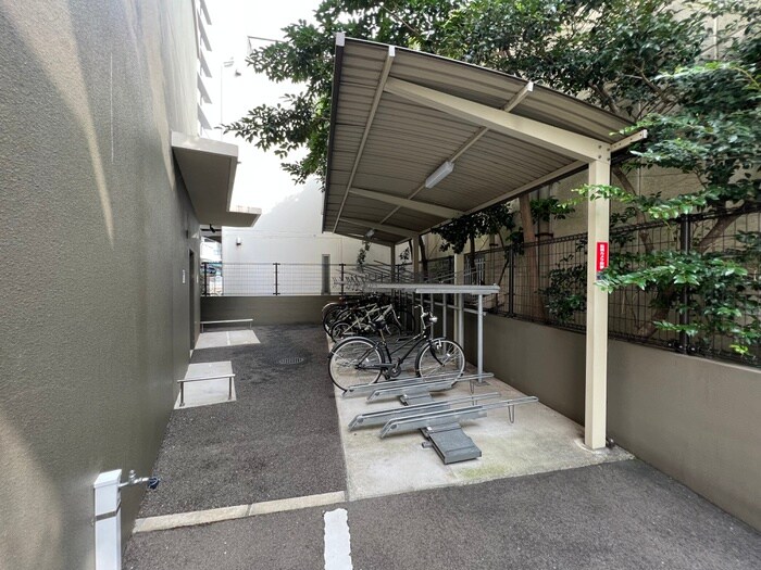 物件外観写真4　(駐輪場)