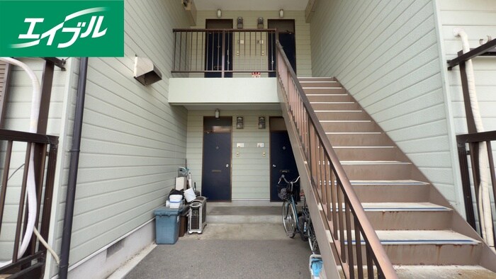 物件外観写真3　(エントランス部分)