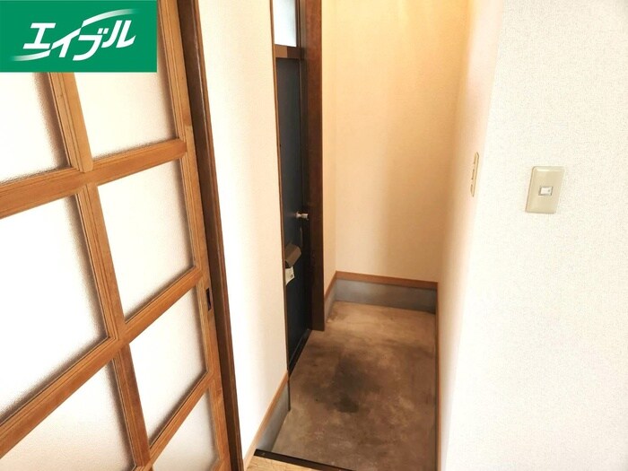 物件内観写真13　(玄関)