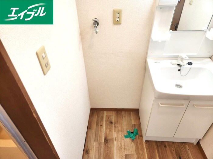 物件内観写真16　(洗濯機置場)