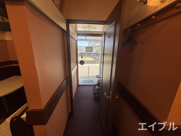 物件内観写真4　(玄関)