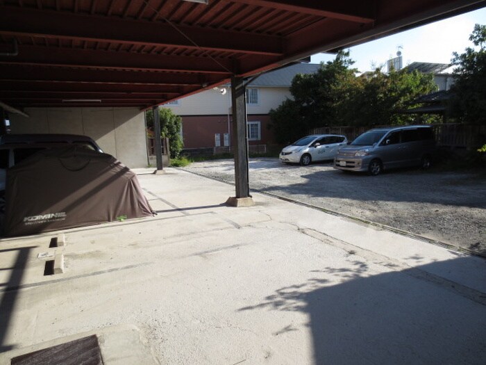 物件外観写真2　(駐車場)