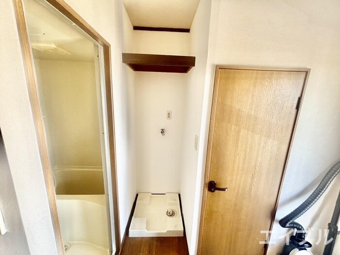 物件内観写真8　(洗濯機置場)